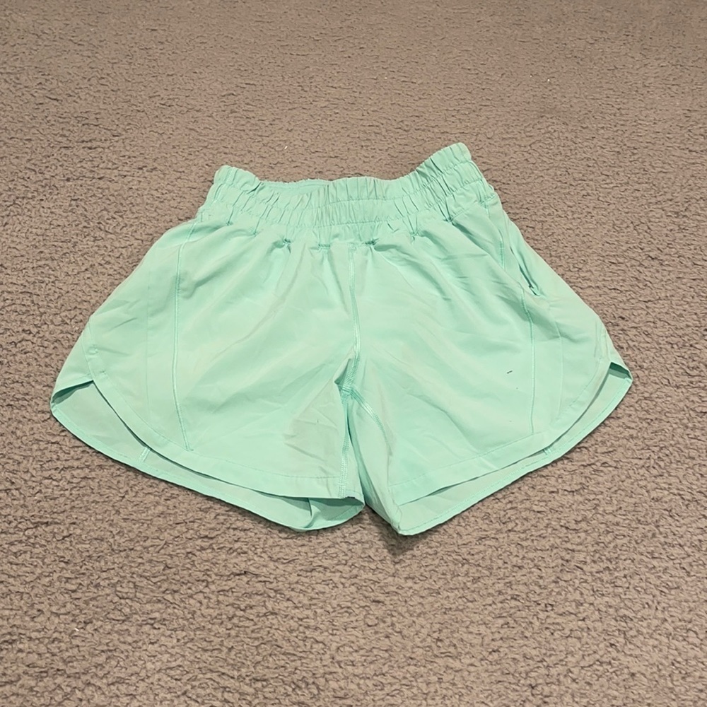 Lululemon Track That Mid-Rise Lined Short 5"
Wild Mint size 4